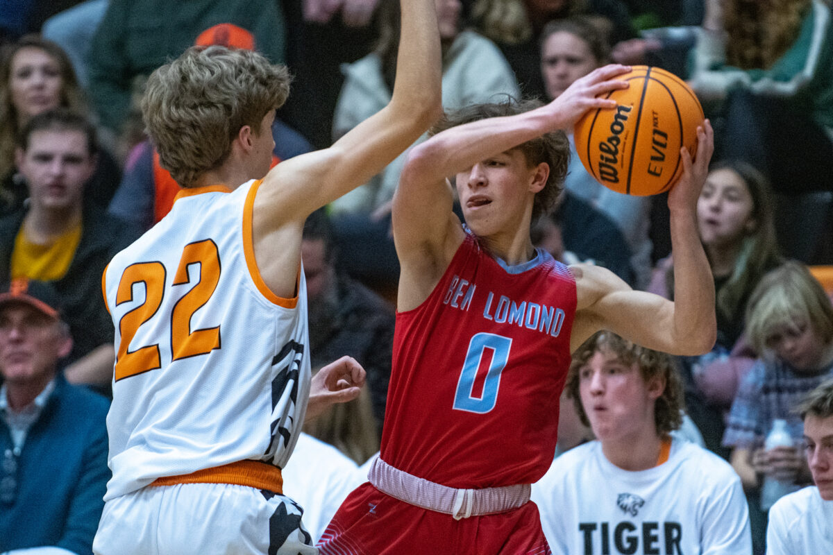 Boys basketball In spirited game of runs, Ogden holds off rival Ben